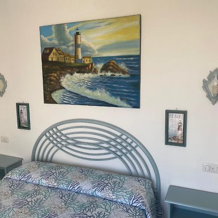 B&B A Due Passi Dal Mare Baja Sardinia Kültér fotó