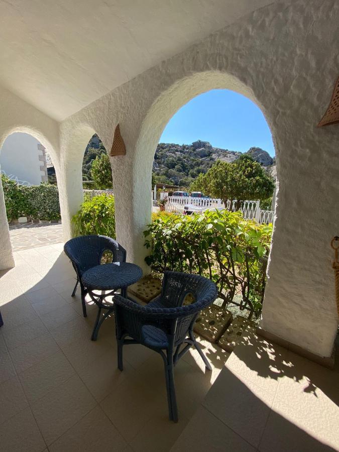 B&B A Due Passi Dal Mare Baja Sardinia Kültér fotó