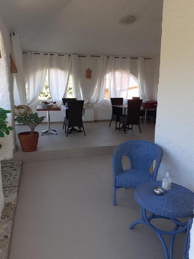 B&B A Due Passi Dal Mare Baja Sardinia Kültér fotó