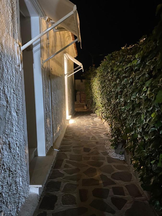 B&B A Due Passi Dal Mare Baja Sardinia Kültér fotó
