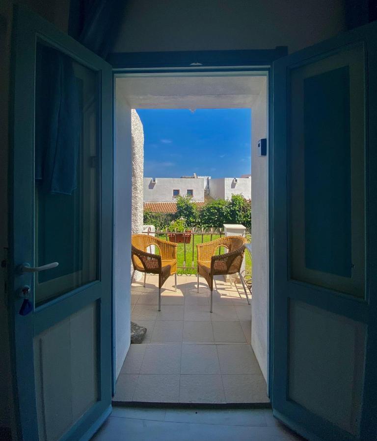 B&B A Due Passi Dal Mare Baja Sardinia Kültér fotó