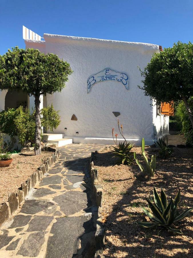 B&B A Due Passi Dal Mare Baja Sardinia Kültér fotó